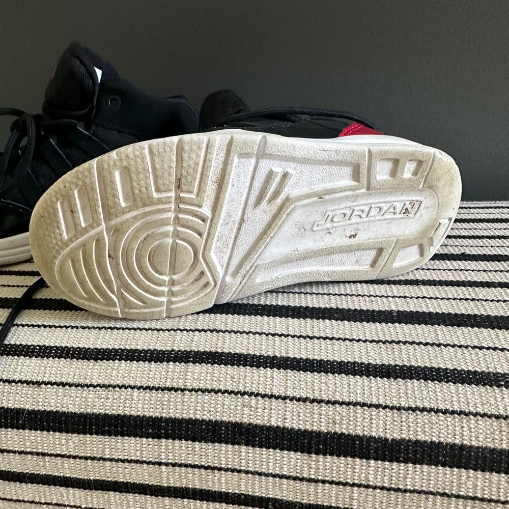 Toddler Jordan shoes - Picture 2 of 4